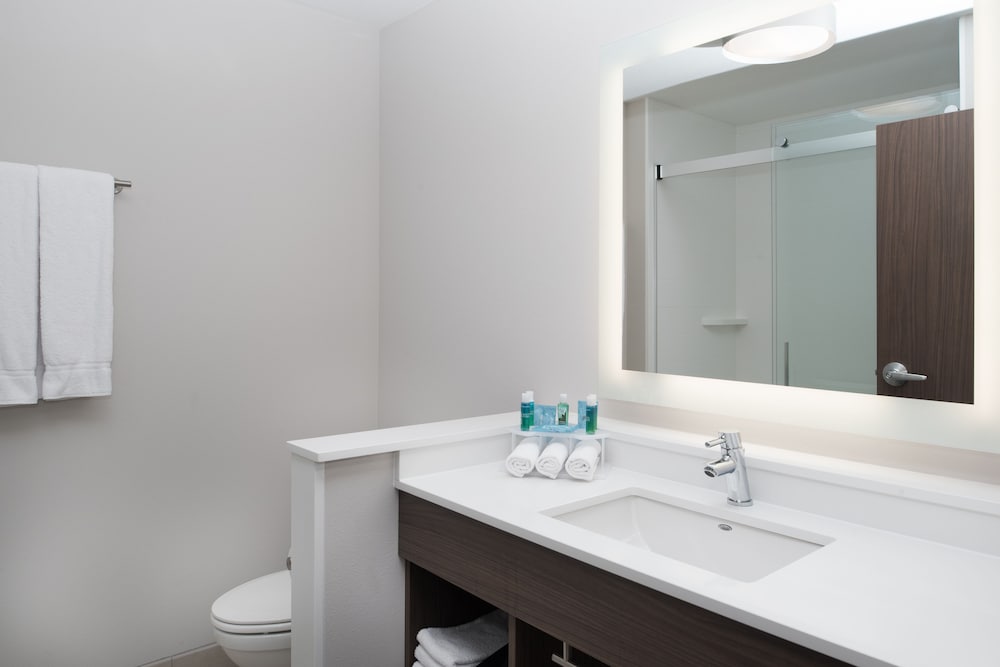 Holiday Inn Express & Suites Kingdom City by IHG - photo 16