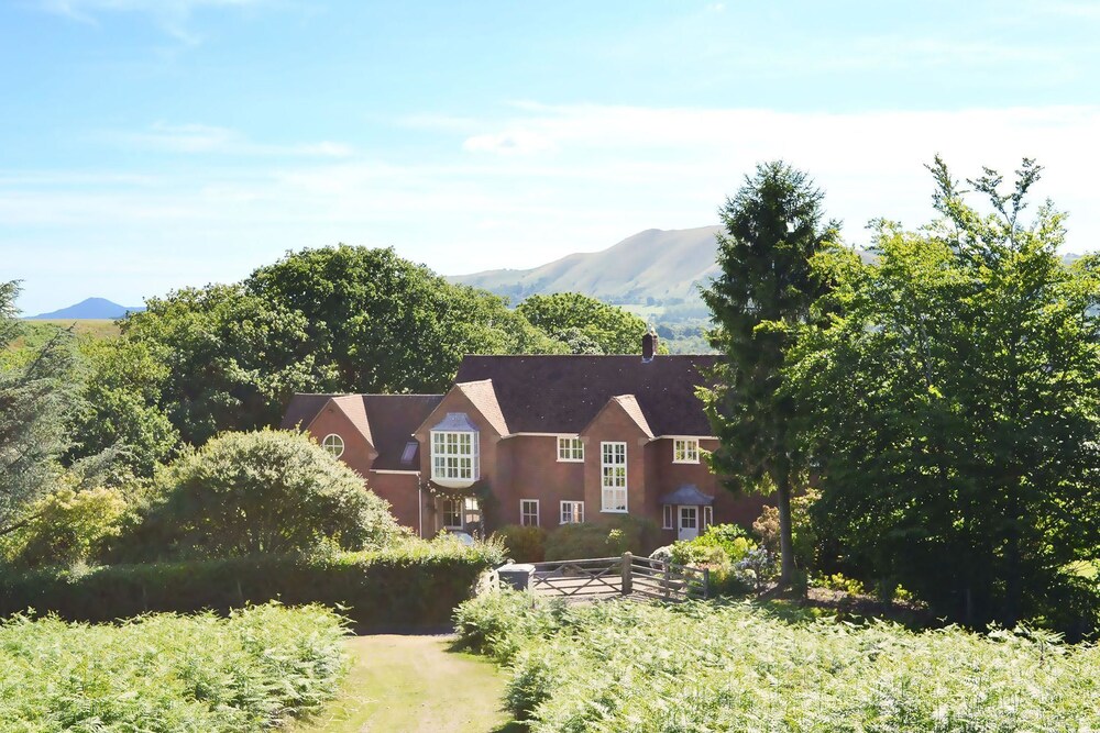 The Oaks — 4-Star Luxury Hotel in Church Stretton, United Kingdom