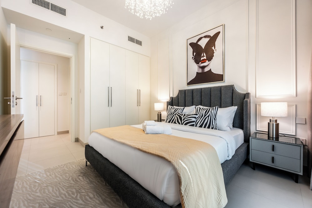 Stayis 1 BR Iconic Burj Khalifa View — 4-Star Luxury Hotel in Dubai, United Arab Emirates
