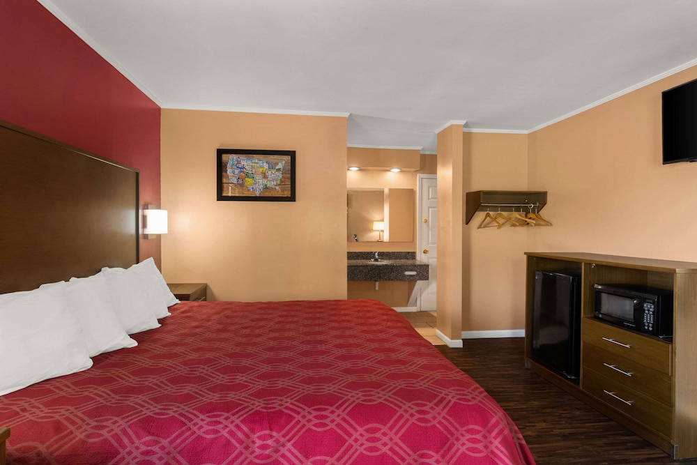 Econo Lodge Cornersville I 65 - photo 7