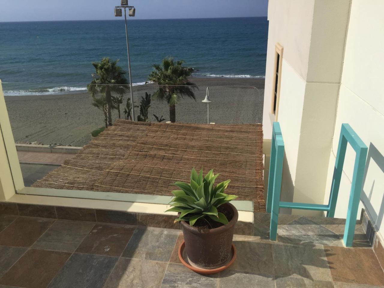 Precioso Alojamiento En Primera Linea de Playa — 4-Star Luxury Hotel in Velez-Malaga, Spain