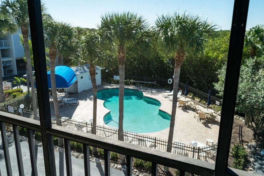 Cove at Sandy Pointe Unit 205a — 4-Star Luxury Hotel in Holmes Beach, United States