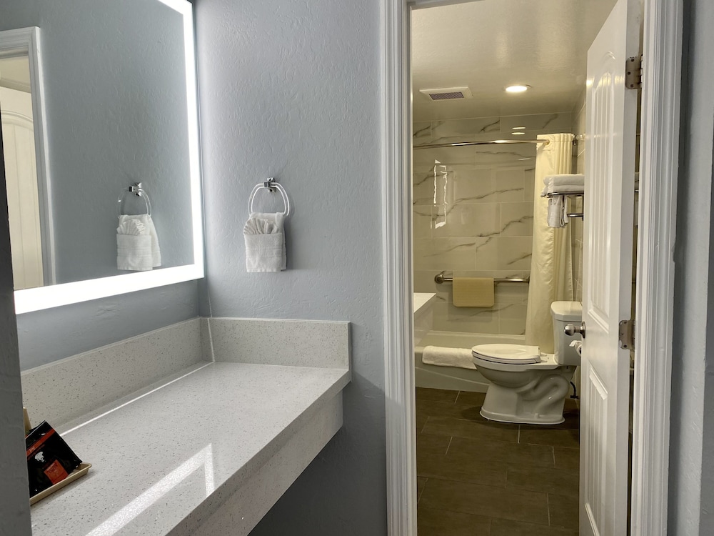 Aura Inn Monterey - photo 91