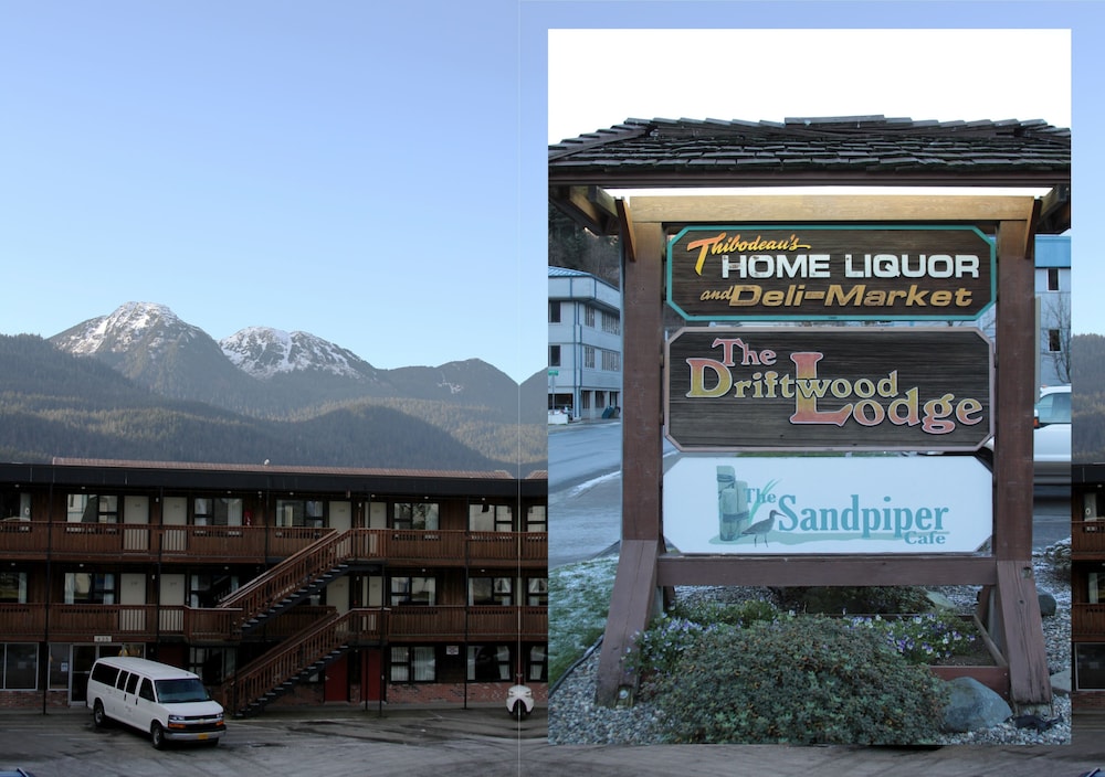 The Driftwood Hotel - photo 24