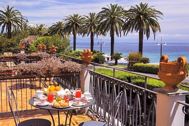 Hotel Miramare - carbon neutral hotel in Noli