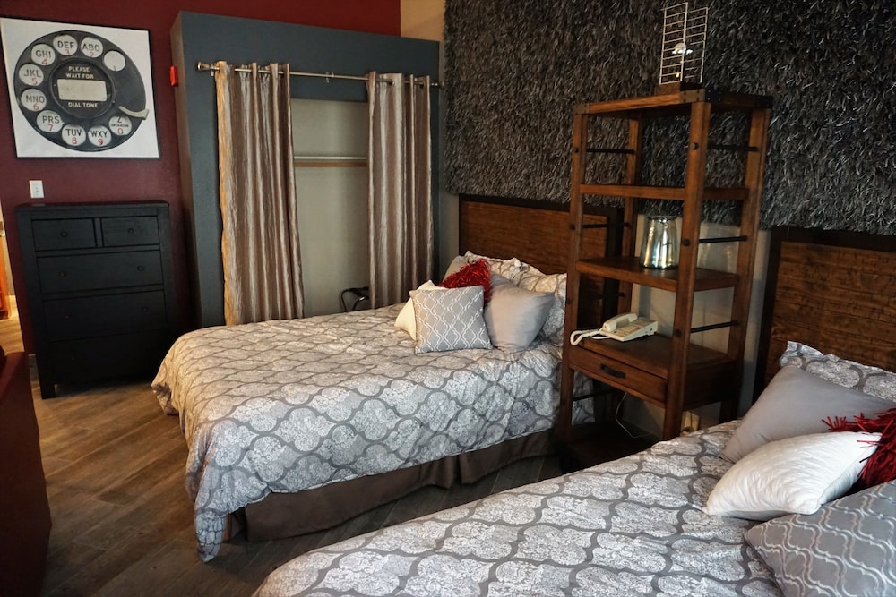 River Hills Hotel - photo 9