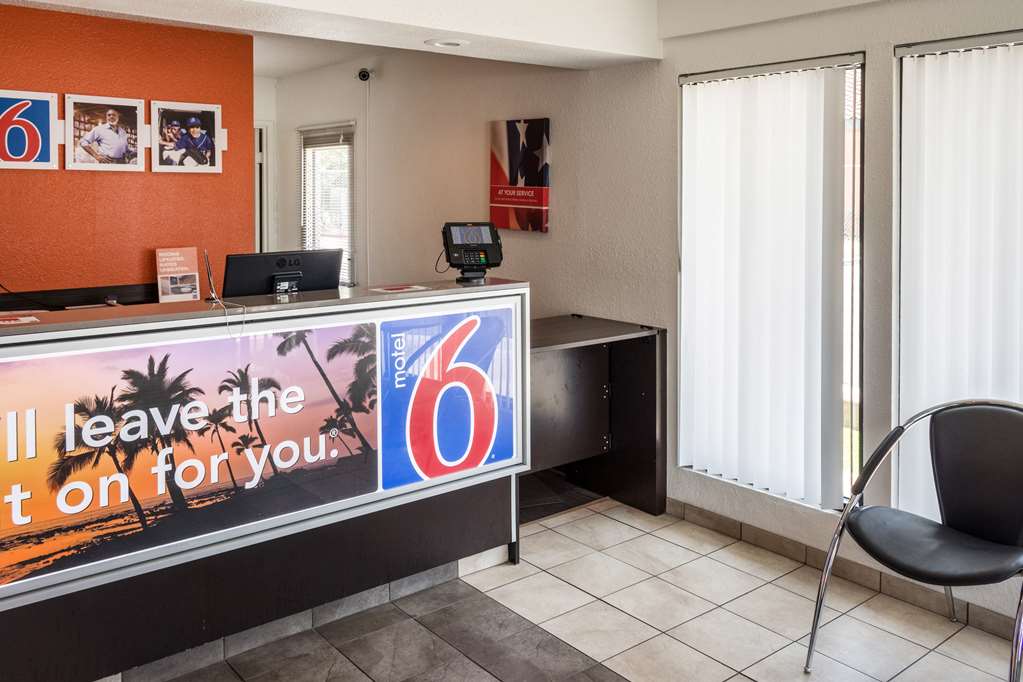 Motel6 Bakersfield CA Convention Center - photo 21