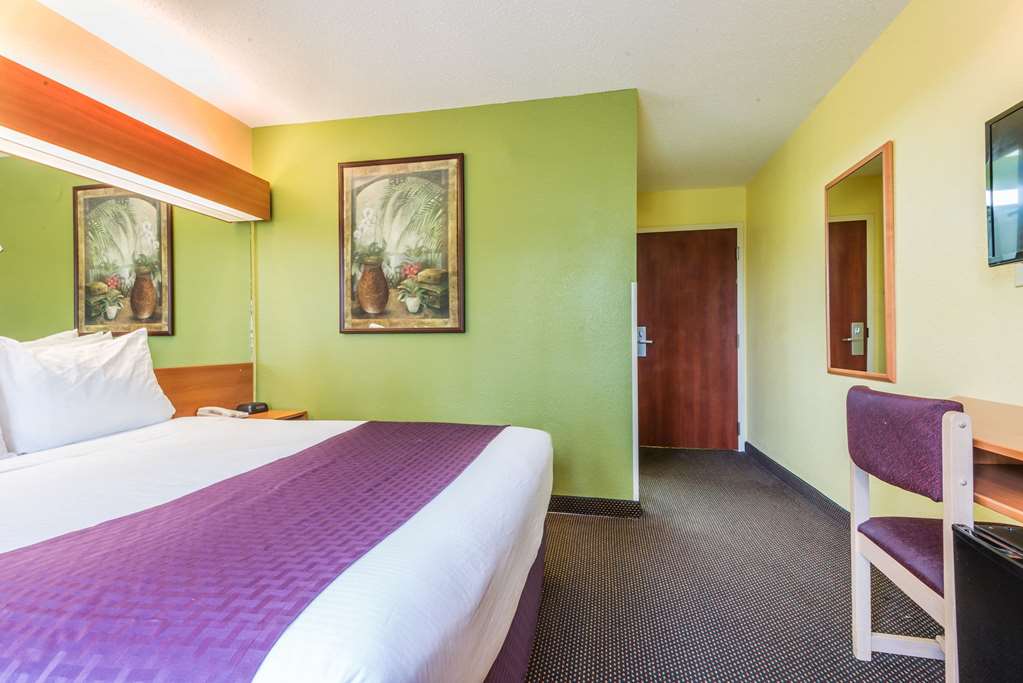 Microtel Inn & Suites by Wyndham Auburn - photo 9