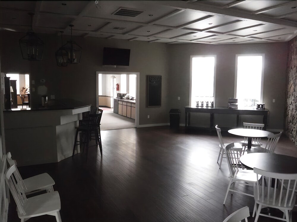 Colonial Mountain Inn - photo 37
