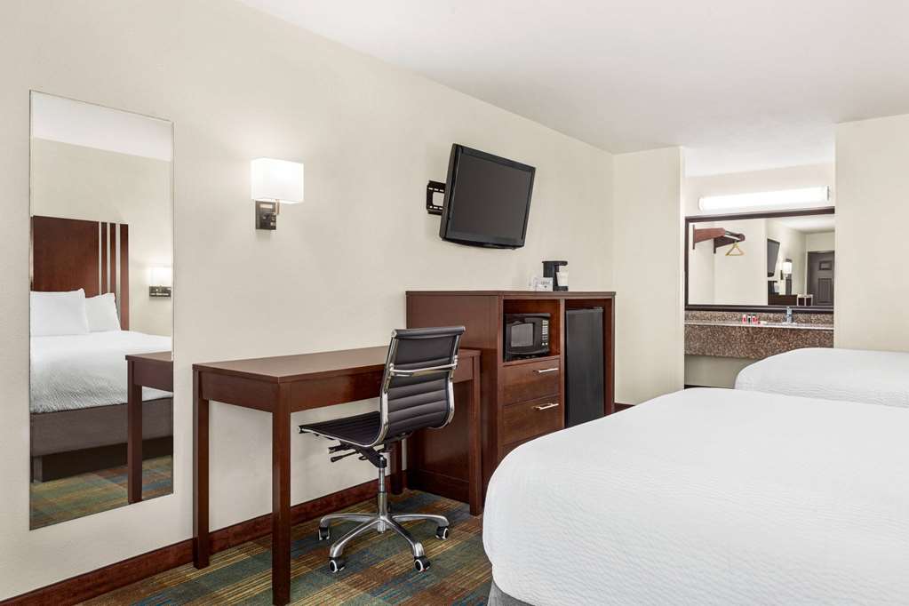 Ramada by Wyndham San Antonio Near SeaWorld Lackland AFB - photo 35