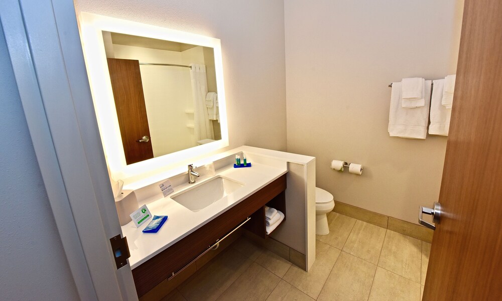 Holiday Inn Express & Suites Perryville by IHG - photo 22