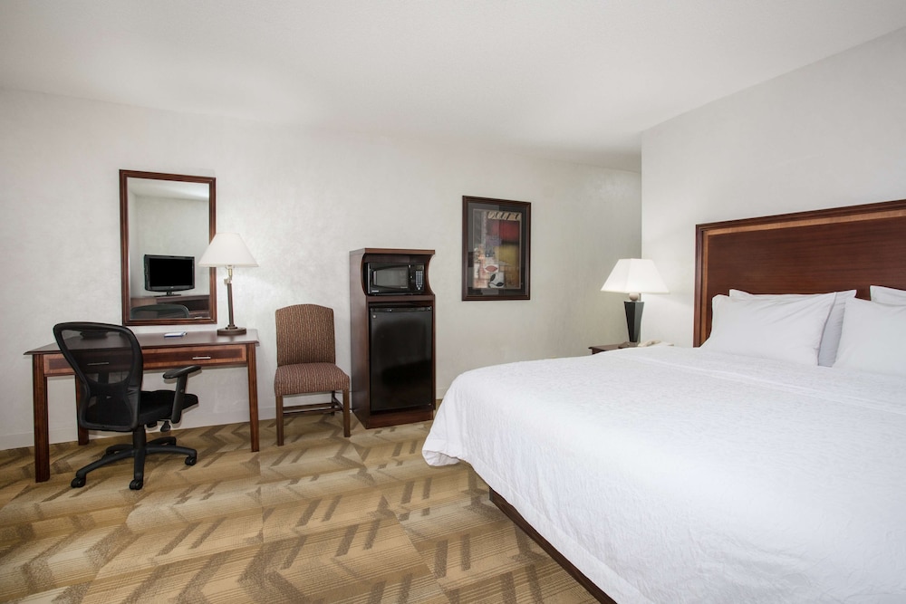 Hampton Inn Siloam Springs - photo 13