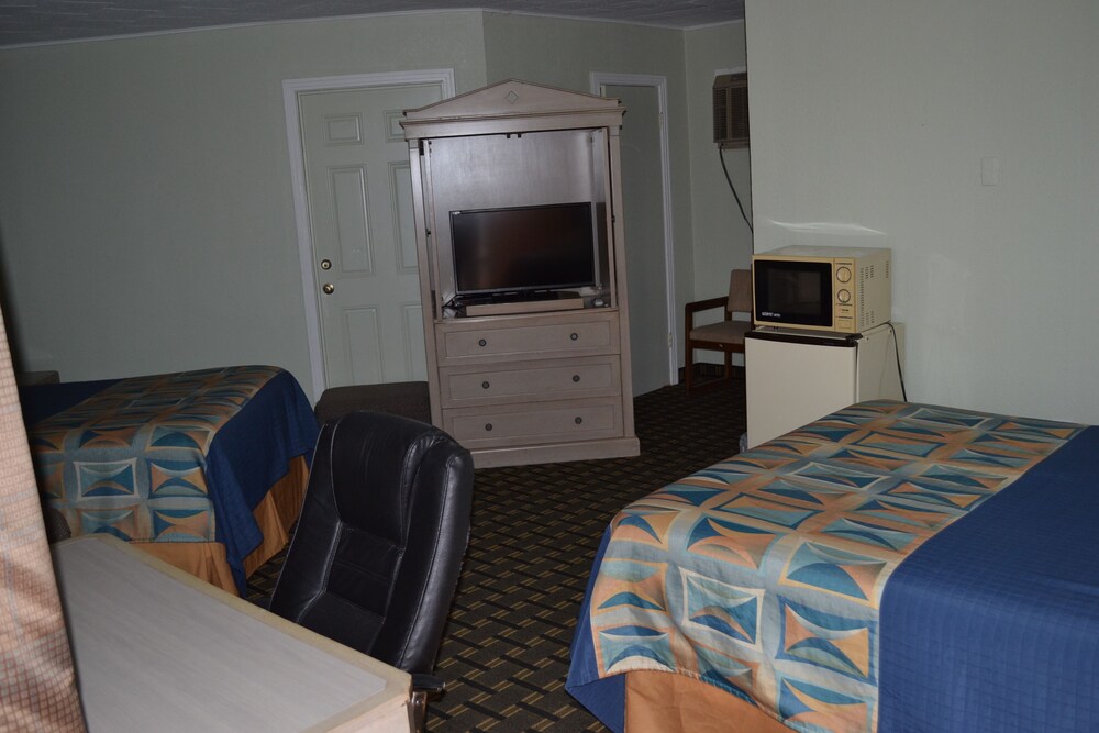 Lake Country Motel - photo 6