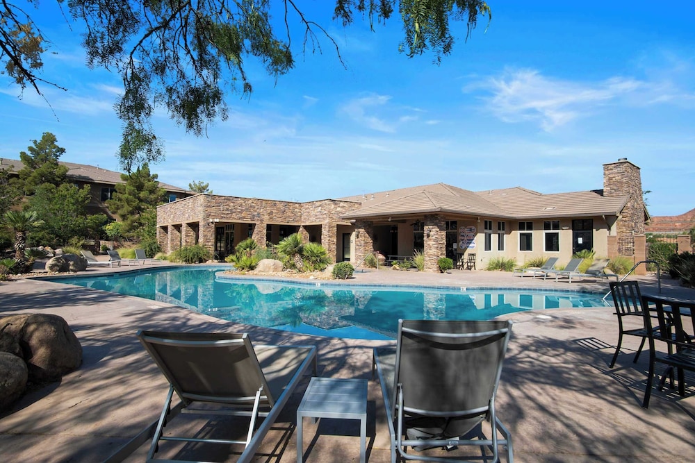 Poolside Retreat Directly Across From Pool in Hurricane, United States