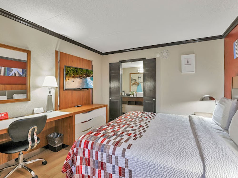 Red Roof Inn Uhrichsville - photo 10