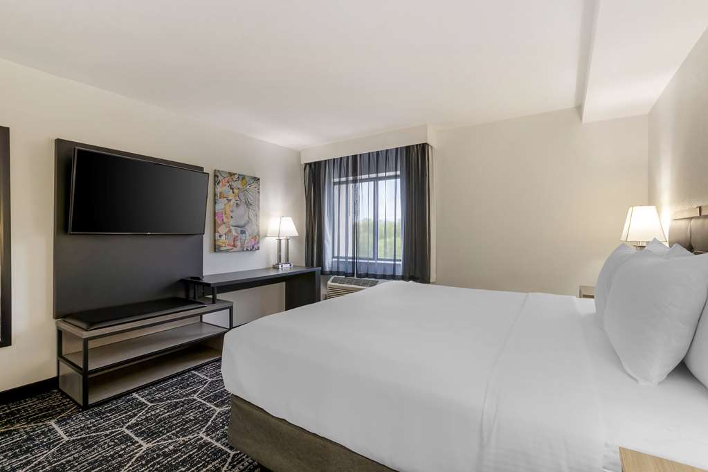 La Quinta Inn & Suites by Wyndham Des Moines West Clive - photo 55