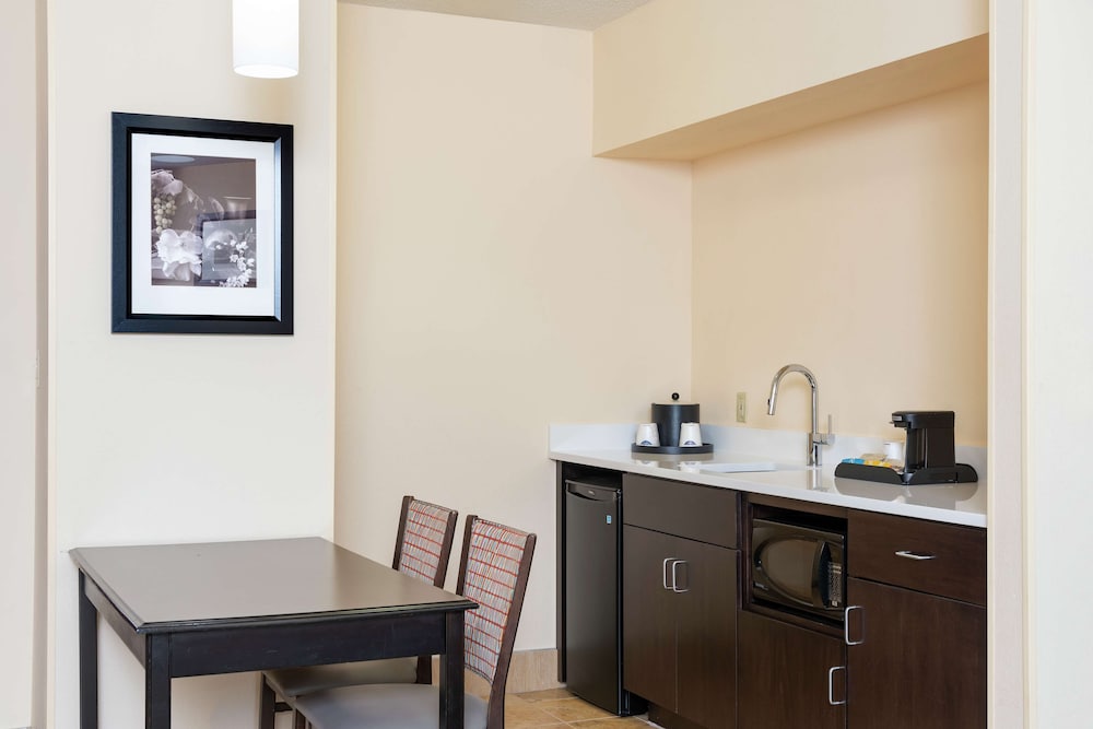 Hampton Inn & Suites Cleveland Airport Middleburg Heights - photo 26