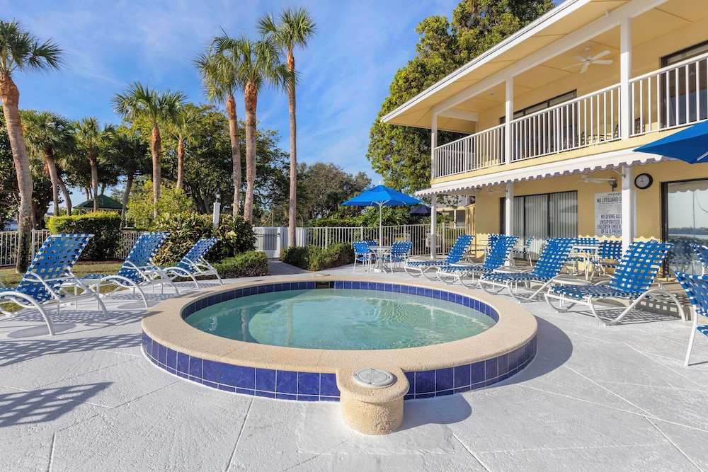 Hilton Vacation Club Charter Club Naples Bay - photo 16