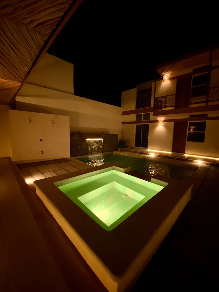Indoor spa tub