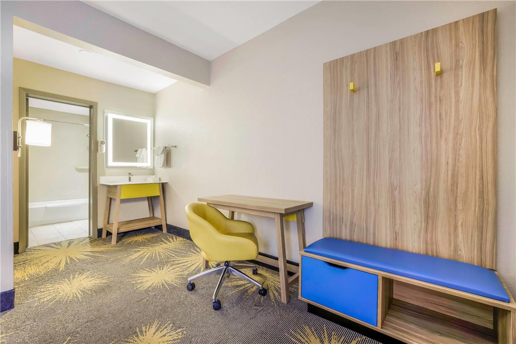 Days Inn by Wyndham Cortez - photo 41