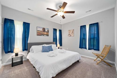 Minutes from Downtown The Comfy Navy Nestler - photo 19