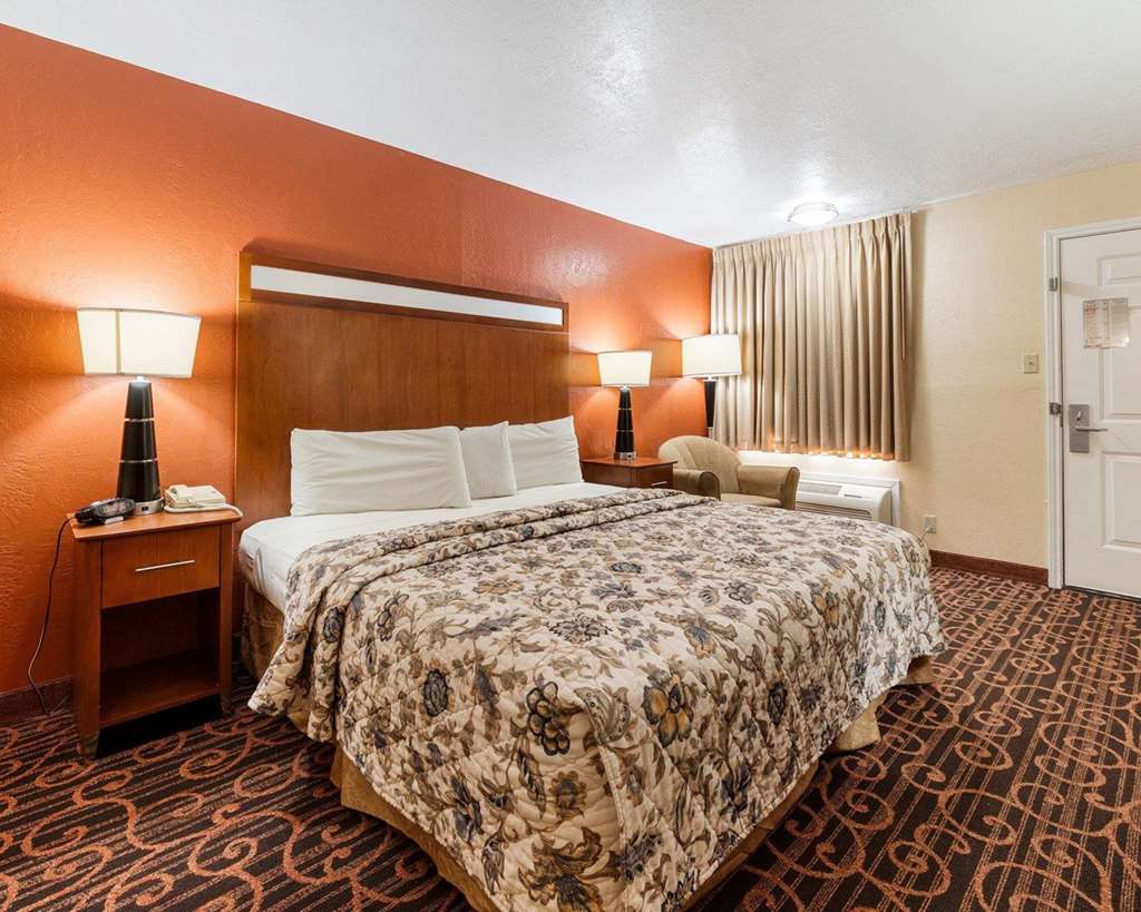 Econo Lodge Jasper - photo 17