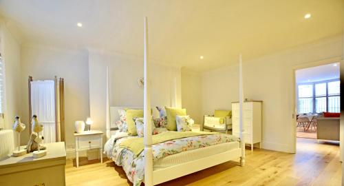 Brighton Beach Apartment Parking Free On Site Ev — 4-Star Luxury Hotel in Brighton, United Kingdom