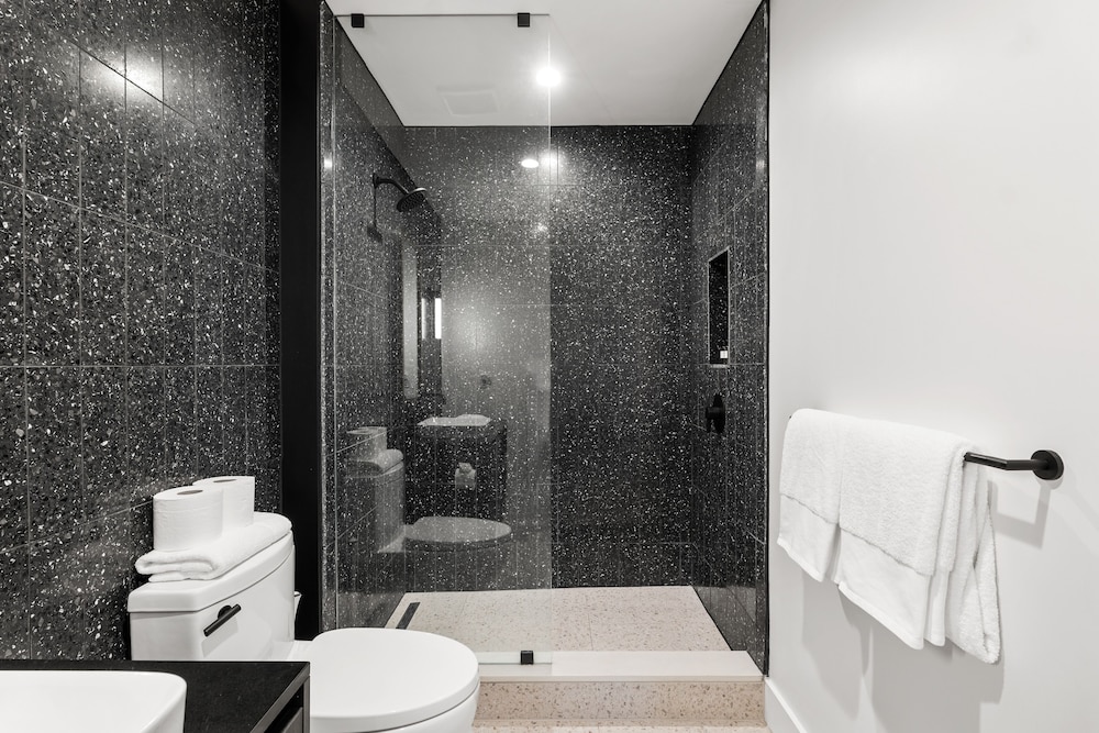 Austin Condo Hotel - photo 749