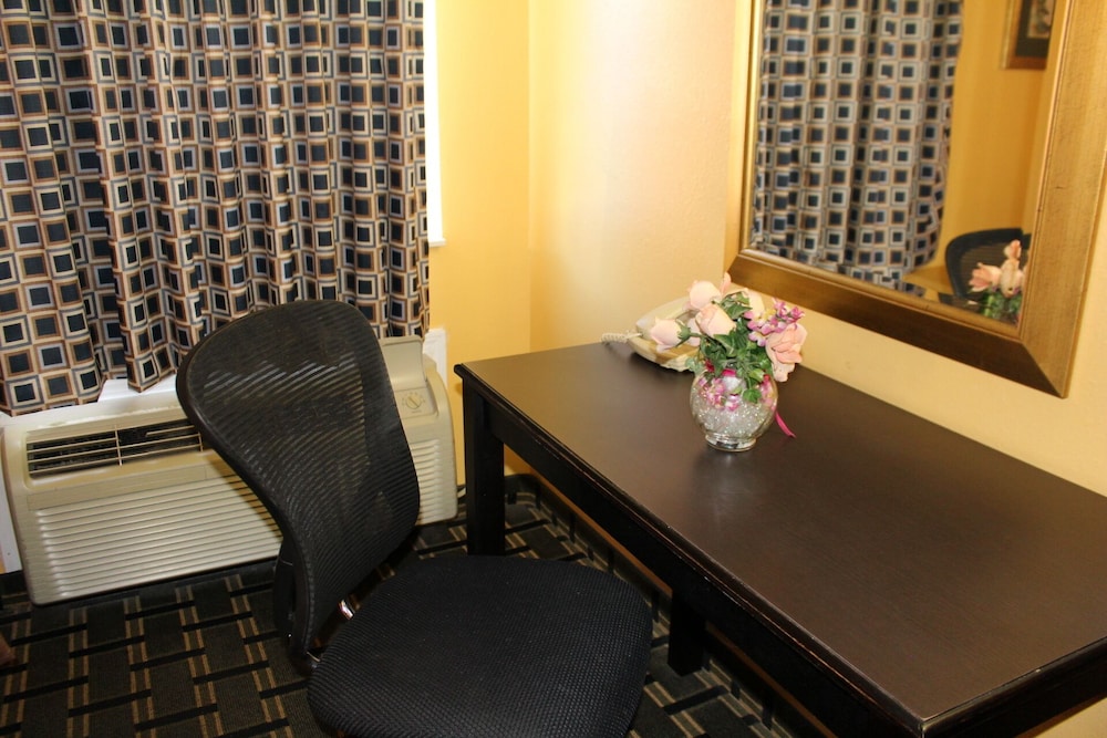 Magnolia Inn And Suites - photo 11