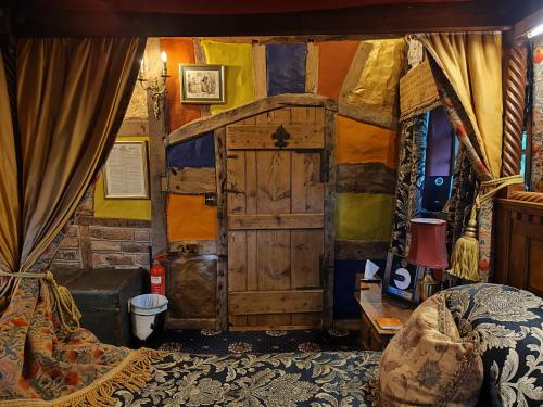 Wizards Thatch Luxury Suites — Macclesfield — photo 2
