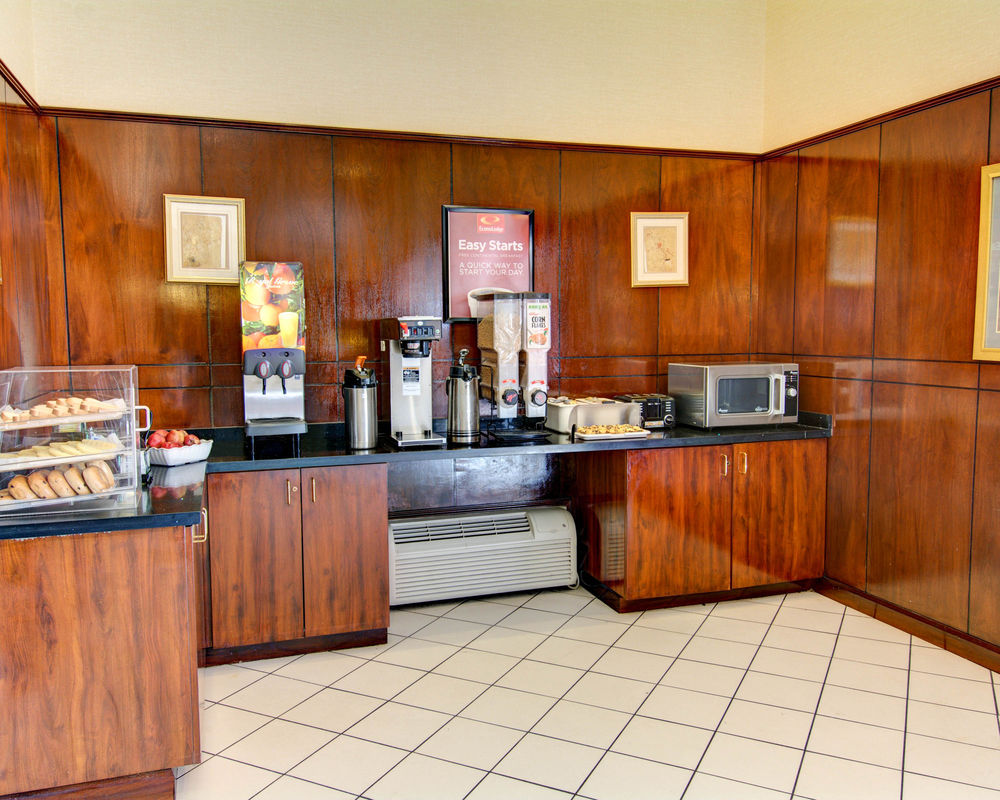 Econo Lodge Takoma Park - photo 2