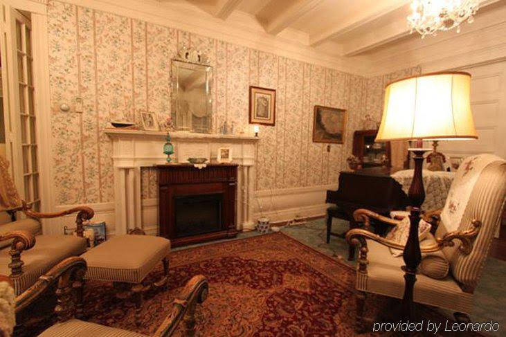 Royal Inn Columbia Fort Jackson - photo 10