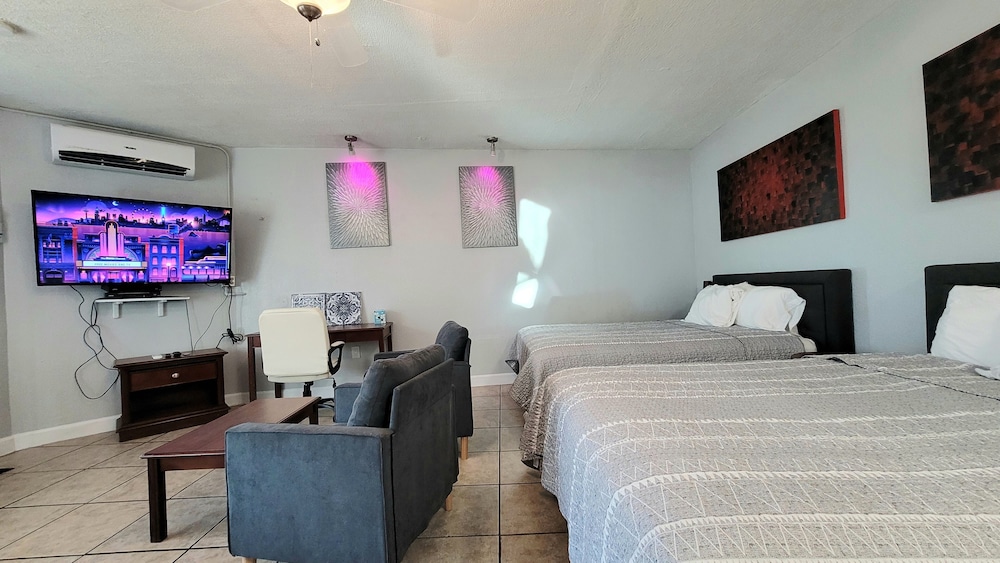 Barefoot Mailman Inn & Suites - photo 21