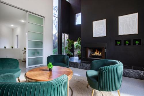 Elite Retreat Hot Tub Arcade Theater 6 Beds — Encinitas