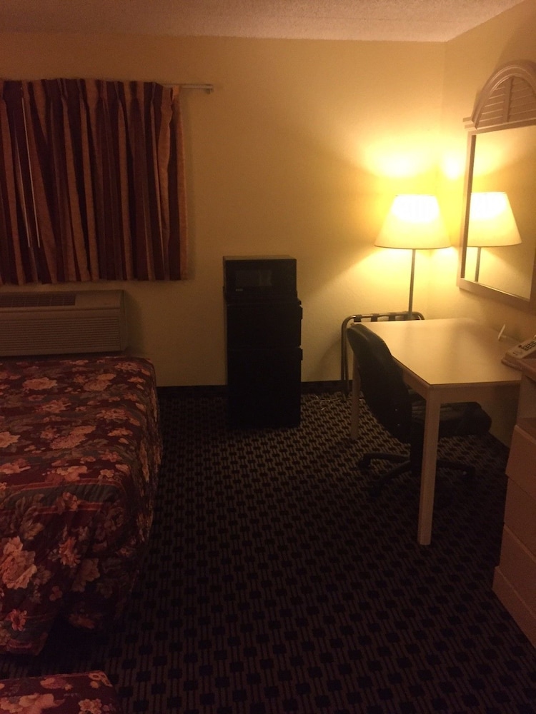 Sunset Inn & Suites Lincoln Airport - photo 5