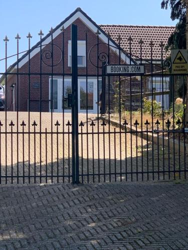 Charming authentic renovated farm - last minute hotel in Unknown City