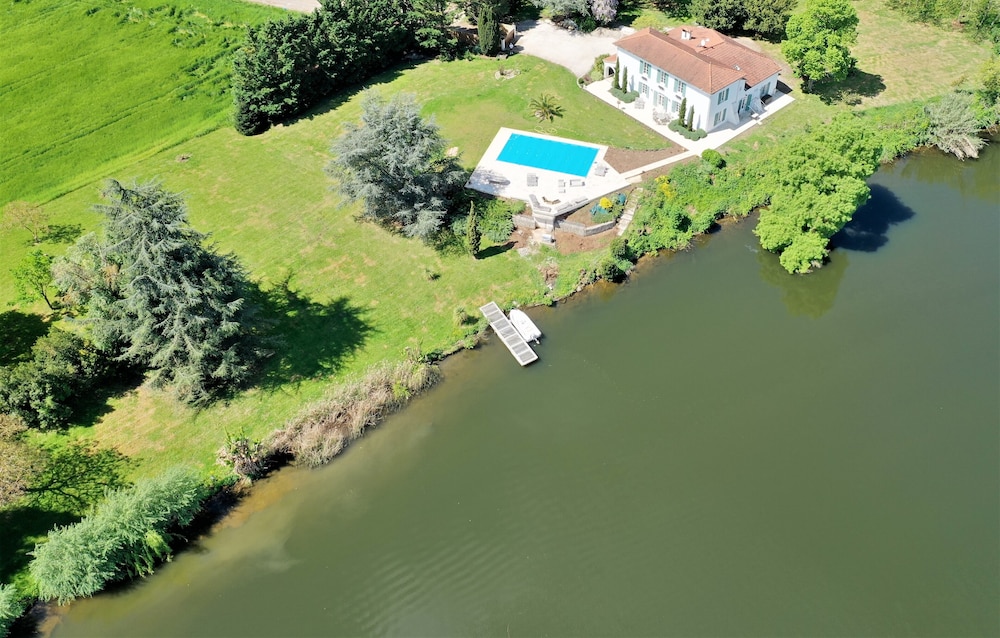 Domaine du Beau Rivage — 4-Star Luxury Hotel in Sainte-Livrade-Sur-Lot, France