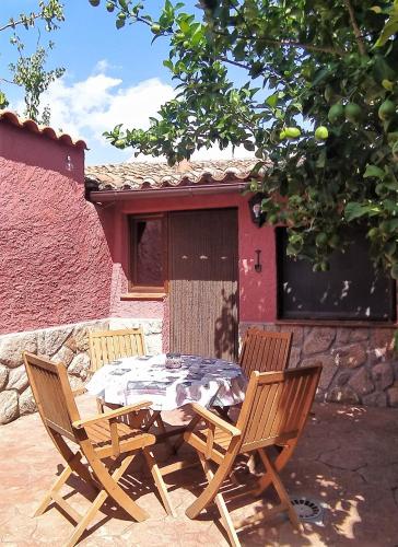 Jinoba25 — hotel in Castillo De Bayuela