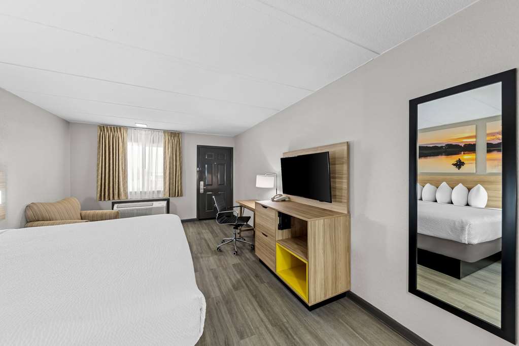 Days Inn by Wyndham Gainesville - photo 33