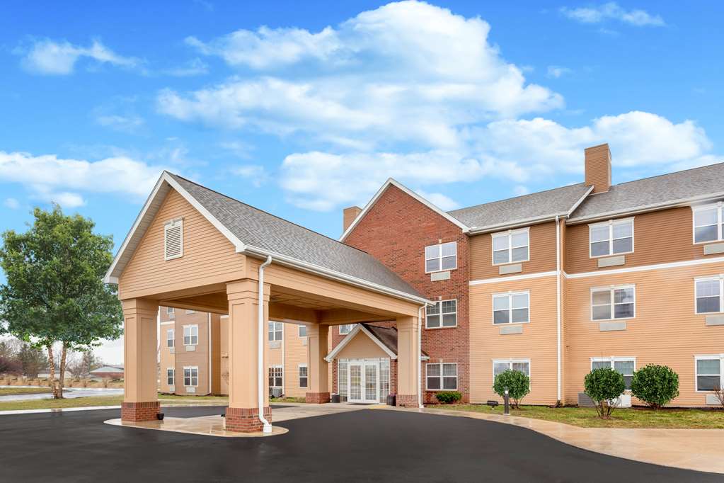 AmericInn by Wyndham Fulton Clinton - photo 2