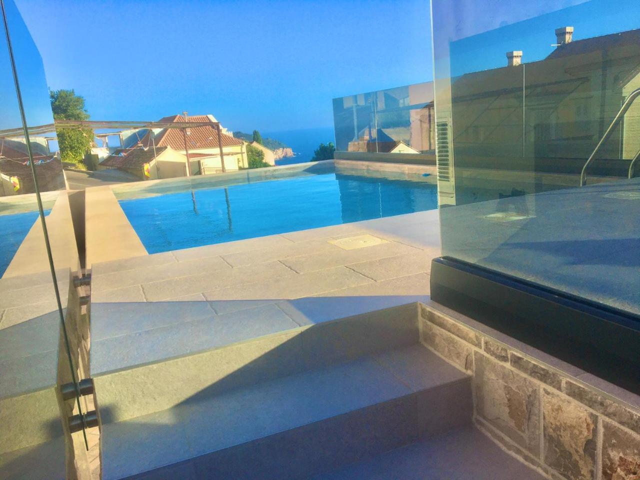 Apartment Pero&Mika with Swimming Pool