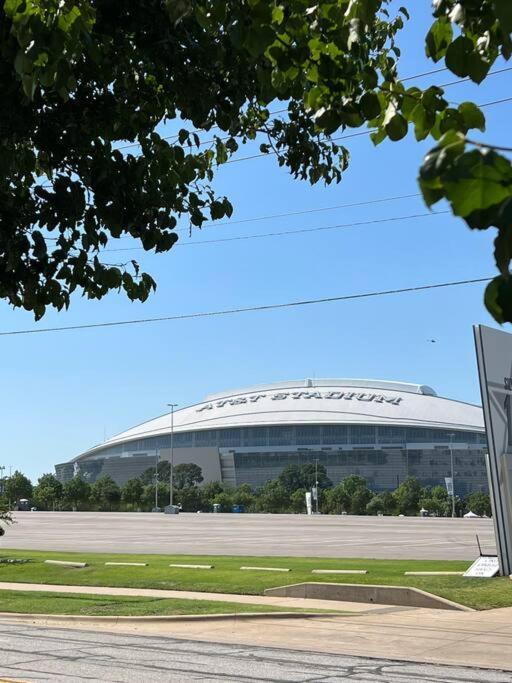 Lovely 2 bedroom condo next to AT&T Stadium — 4-Star Luxury Hotel in Arlington, United States