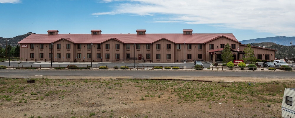 Silverland Inn and Suites — hotel in Virginia