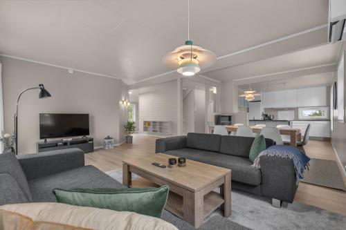 Northstay Grimsby House Free Parking Sauna Sleeps 16 — 4-Star Luxury Hotel in Tromso, Norway