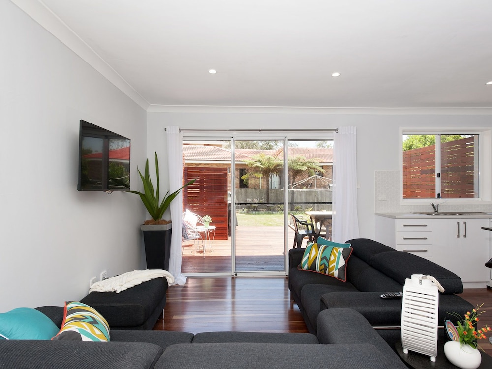 Eden by the Bay 98 Sandy Point Road - carbon neutral hotel in Corlette