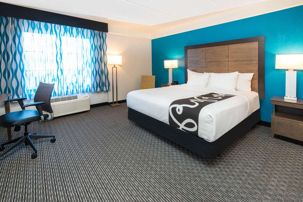 La Quinta Inn & Suites by Wyndham Tampa Brandon Regency Park - photo 19