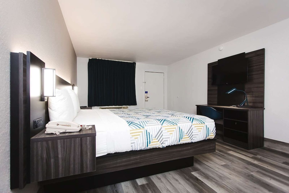 Studio 6 Houston TX Medical Center NRG Stadium - photo 11