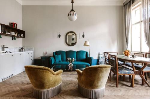 Lujza Vintage Apartment 3 Bedroom 1 Livingroom 2 Bathroom Free Ac 75Sq Dt Wifi — 4-Star Luxury Hotel in Budapest, Hungary