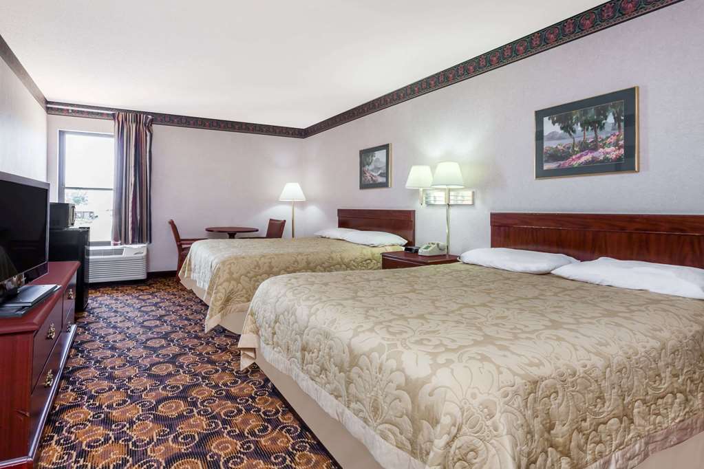 Super 8 by Wyndham Evansville North - photo 5