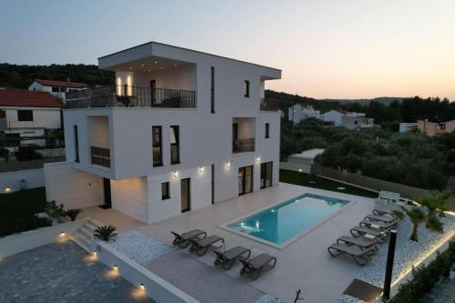 Villa Perla — 4-Star Luxury Hotel in Slatine, Croatia